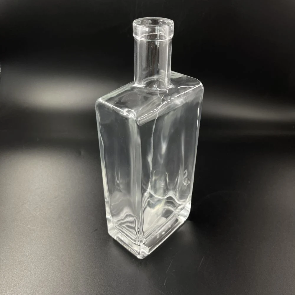 Manufacture Price 500ml 700ml 750ml Clear Empty Olso Vodka Liquor Gin Rum 700ml Vodka Glass Bottle with Cork Caps