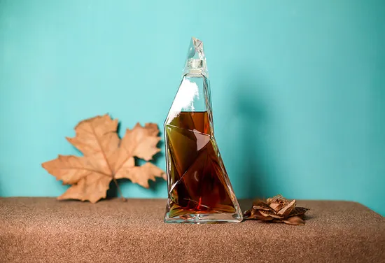 코르크와 리큐어에 대한 도매 1000ml 750ml 500ml 375ml 200ml 100ml 병 유리 진 위스키 보드카 영혼 유리 병